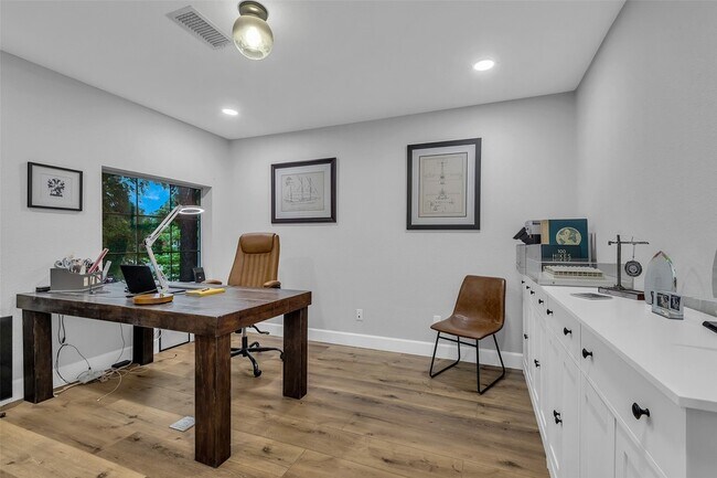 Building Photo - 211 Maple Path Pl