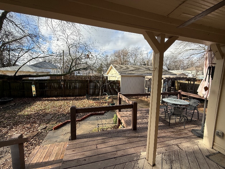 Building Photo - 940 S Cedar St