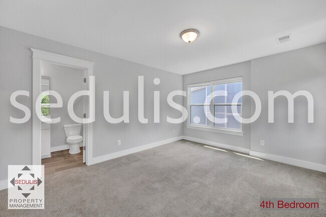 Building Photo - 4555 Mixson Ave