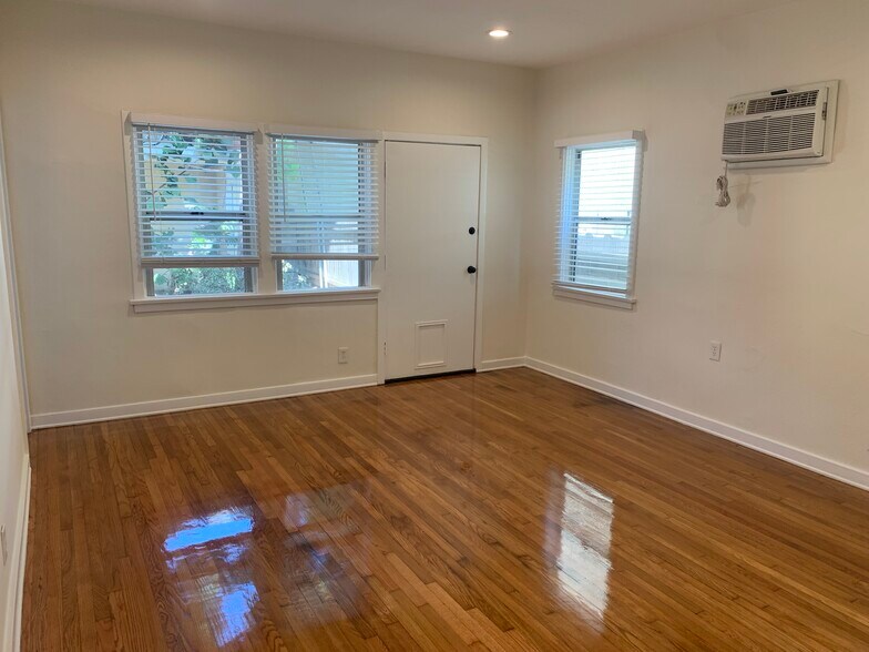 Building Photo - 331 S Reeves Dr