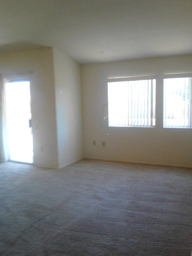 Building Photo - UNFURNISHED AGE RESTRICTED HOUSE  INCLUDES BONUS ROOM