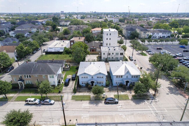 Building Photo - 3409 La Branch St