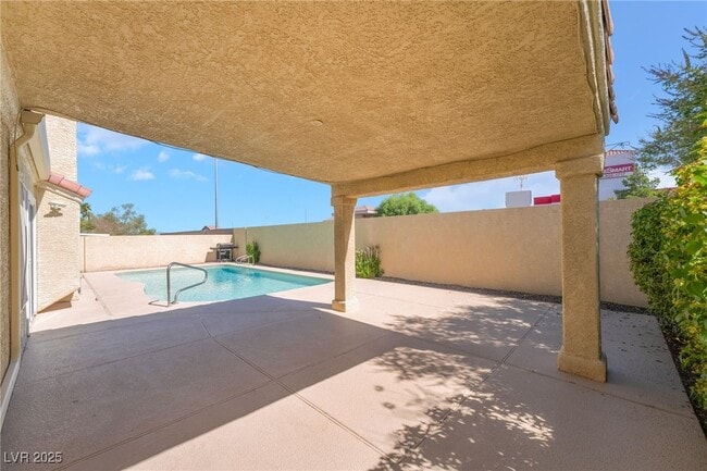 Building Photo - 8250 Fox Tail Way