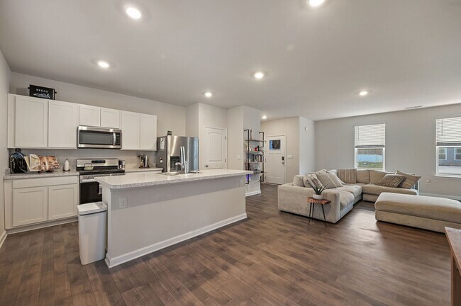 Building Photo - 193 Currant Cir