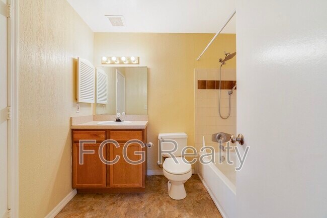 Building Photo - 6052 Westgate Dr