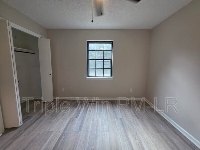 Building Photo - 12320 Shawnee Forest Dr
