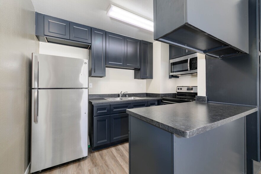 Building Photo - 5585 E Pacific Coast Hwy