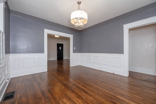 Building Photo - Beautiful 3-Bedroom, 2-Bath Bungalow with ...