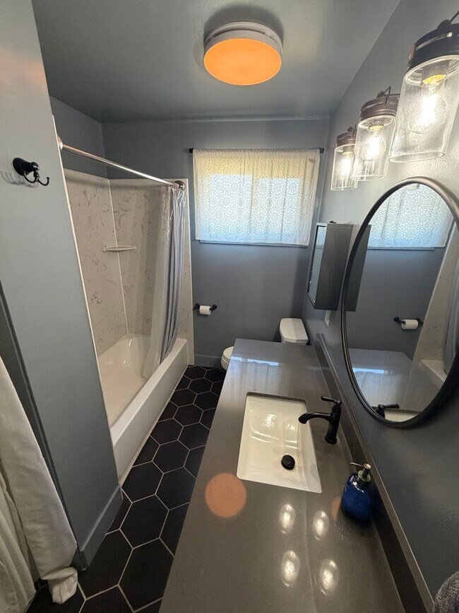 Building Photo - 3 Bedroom | 2 Bathroom | Single family home in Golf Course Terrace
