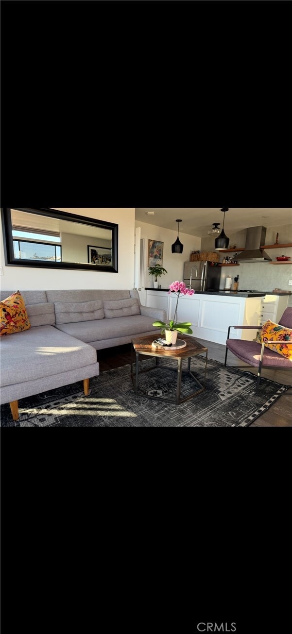 Building Photo - 290 La Brea St