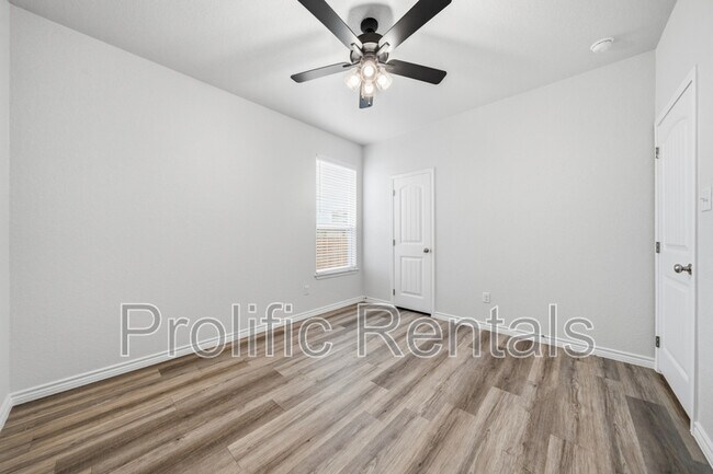 Building Photo - 126 Leon Ln