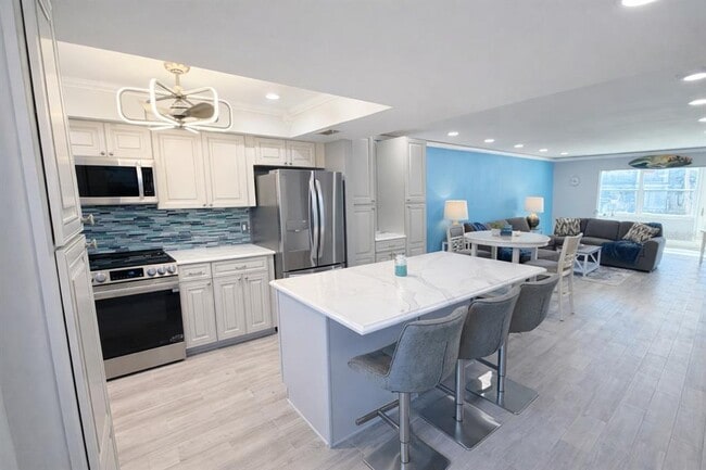 Building Photo - 5575 Gulf Blvd