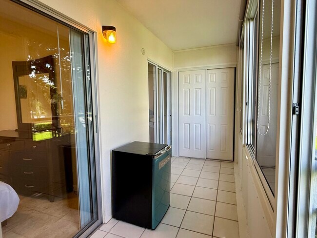 Building Photo - 143 Dorset D