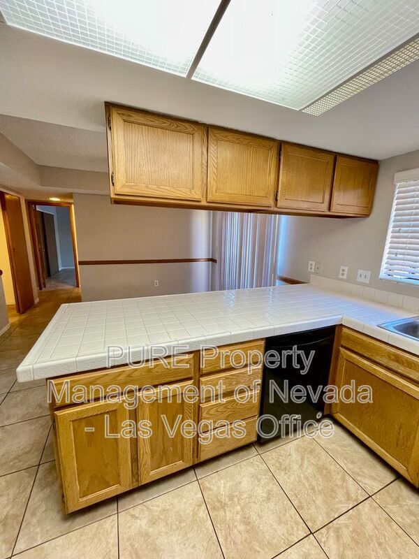 Building Photo - 2650 Sumac Ln