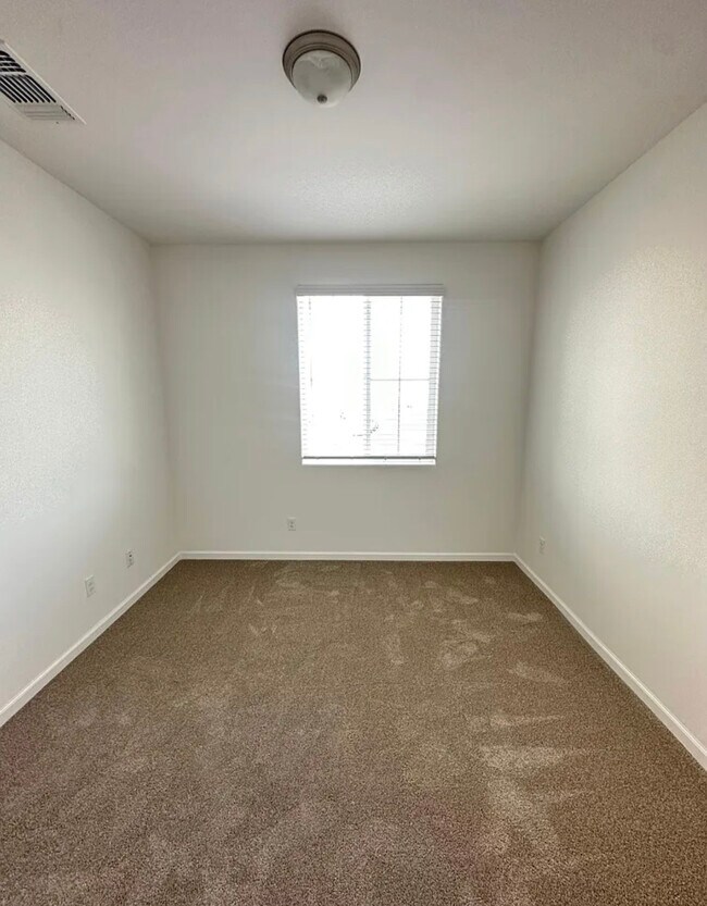 Building Photo - 15835 Santa Clara Ct