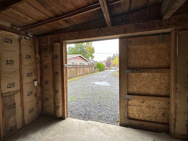 Building Photo - 3113 Harold Dr SE