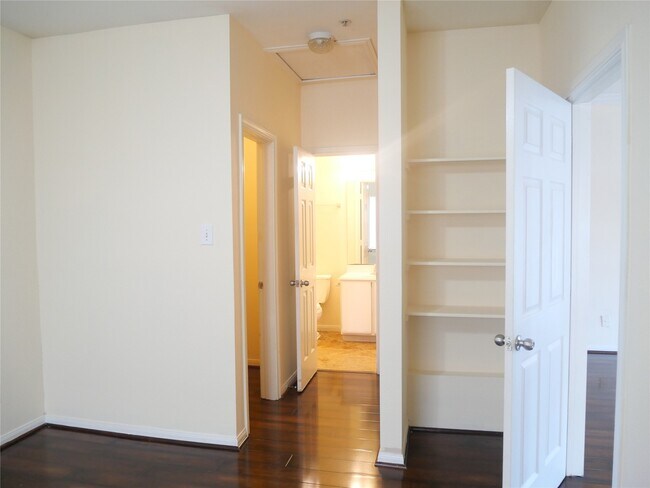 Building Photo - 6289 Wilcrest Dr