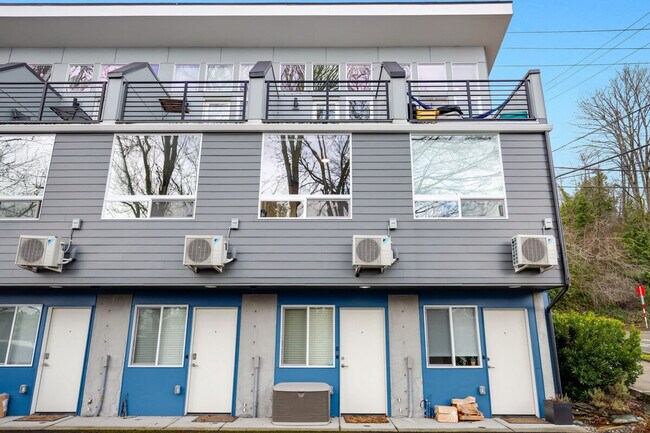 Building Photo - 3843 20th Ave SW