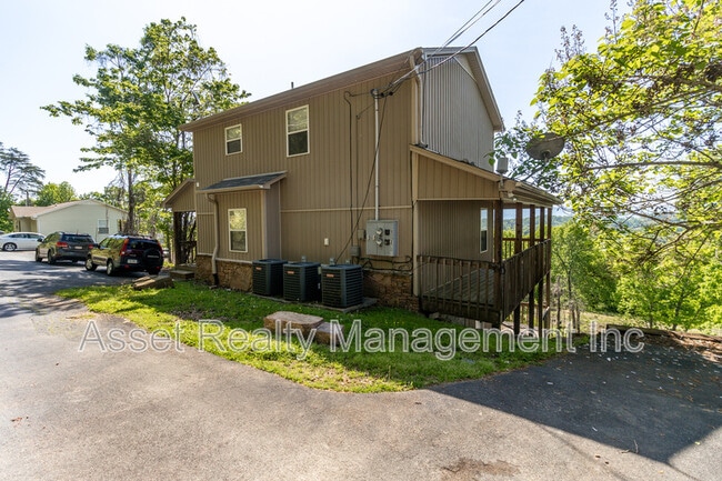 Building Photo - 628-616618628 N Cunningham Rd