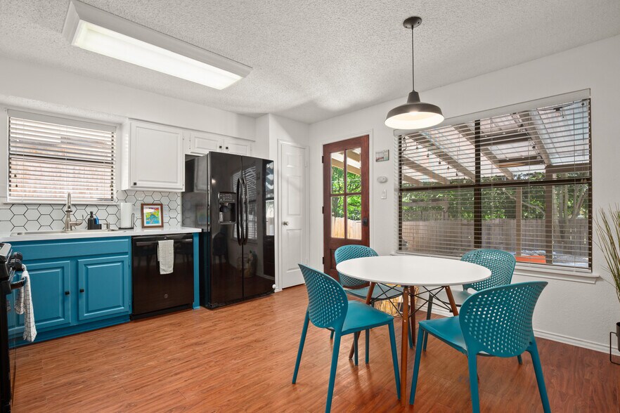 Full kitchen - 8309 Priest River Dr