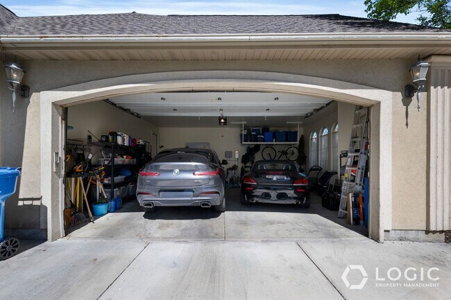 Building Photo - 9223 Silver Lake Dr