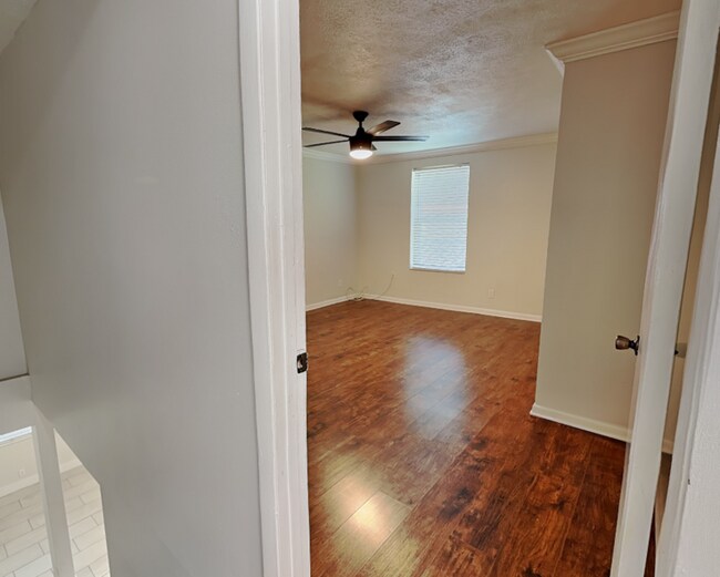 Building Photo - 3801 1/2 W Palmira Ave
