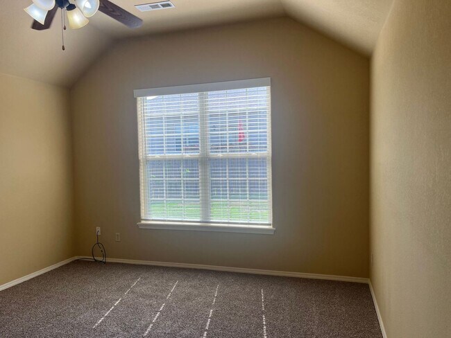 Building Photo - Great 3 Bedroom!