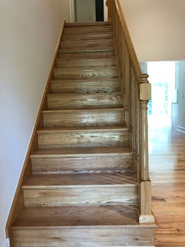 Building Photo - Pristine Duplex with Hardwood Floors and M...