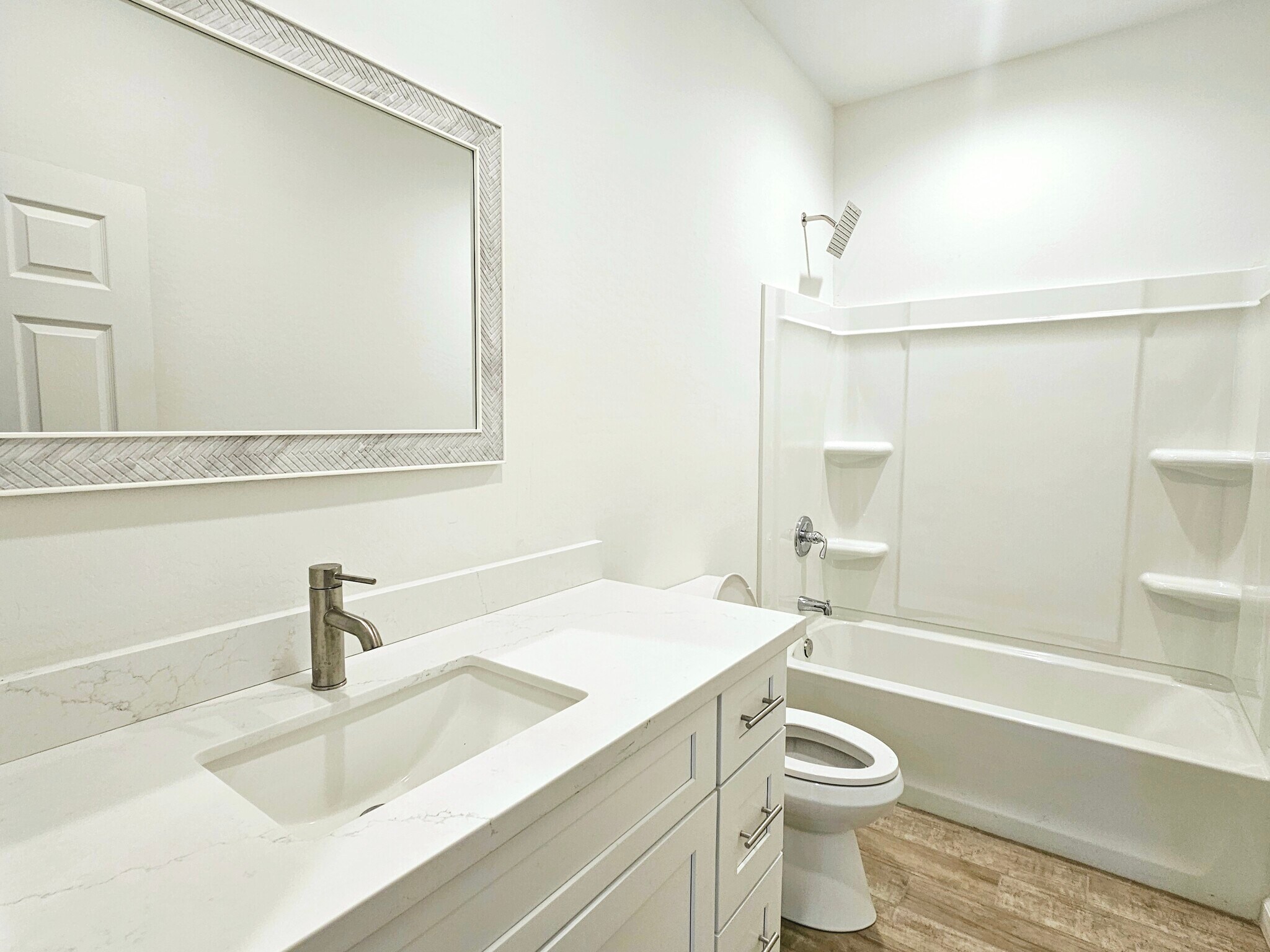 Building Photo - 1112 E 4th St