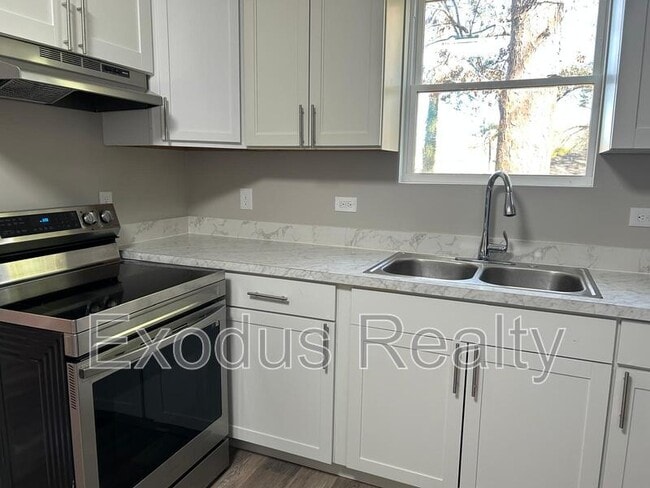 Building Photo - 311 Bracken St