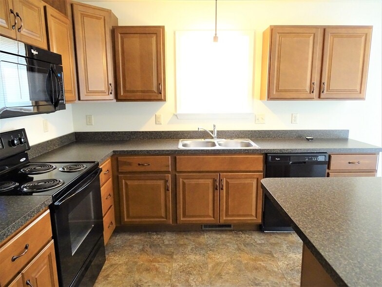 Building Photo - 256 Limestone Dr