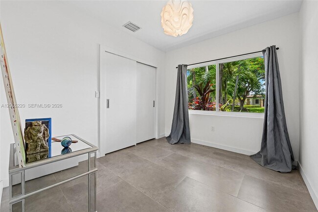 Building Photo - 7450 SW 36th St