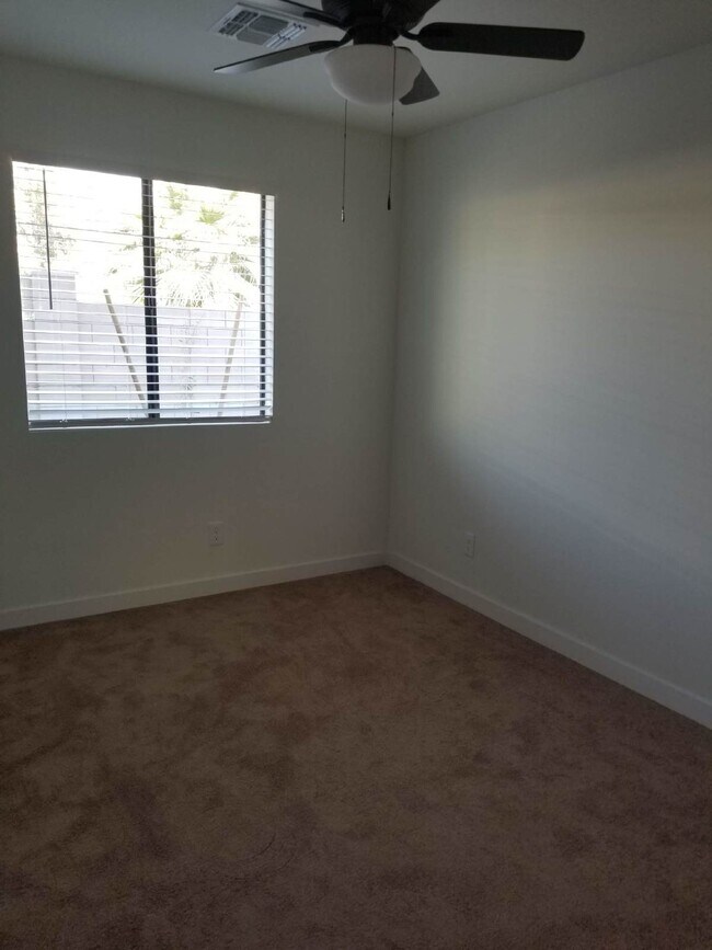 Building Photo - FANTASTIC FIRST FLOOR 2 BEDROOMS AND 1 BATHROOM PLUS PRIVATE BACKYARD