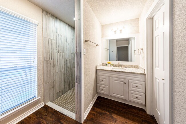 Building Photo - BEAUTIFULLY RENOVATED ONE STORY HOME IN A ...
