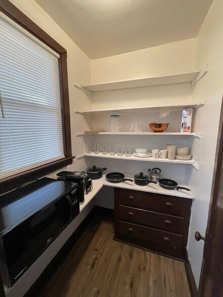 Building Photo - 1219 N Laramie Ave