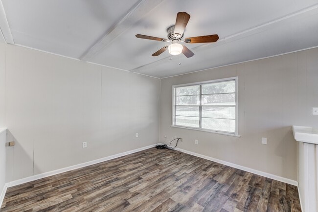 Building Photo - 711 Cherokee Dr