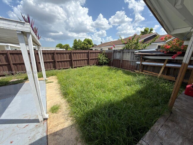 Building Photo - 6822 SW 130th Ave