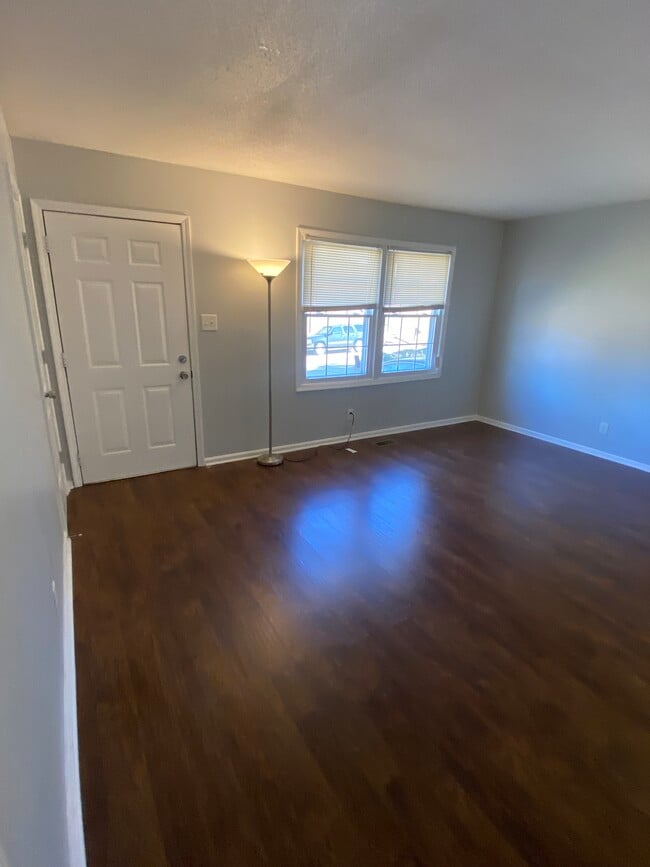 Building Photo - 2206 Emerson Pl