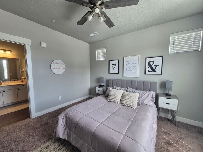 Building Photo - Charming 3 Bed Riverton Condo Minutes from Mountain View Village!!!