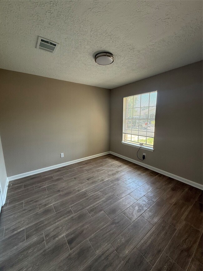 Building Photo - 4210 Steep Rock Dr