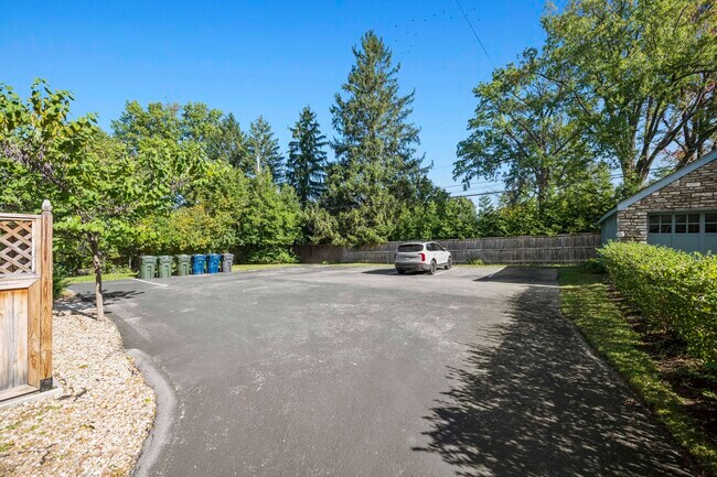 Building Photo - 1411 Fontaine Rd