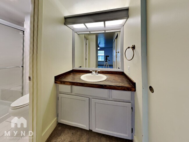 Building Photo - 2002 S Helena St