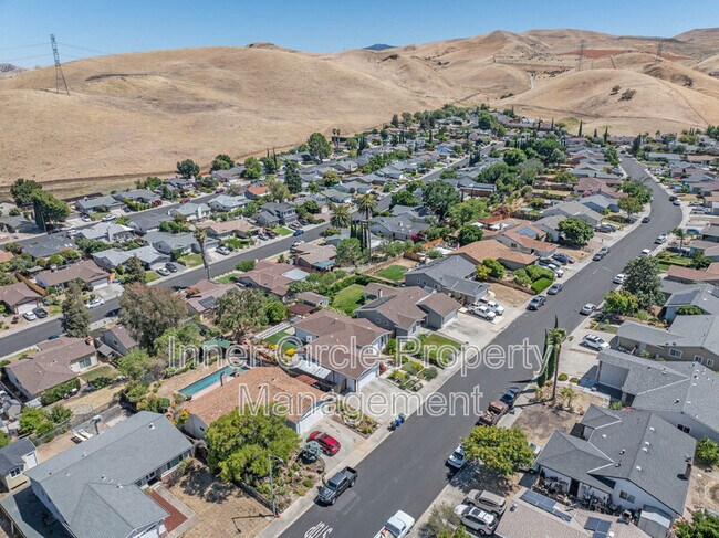 Building Photo - 2225 Mt Whitney Dr