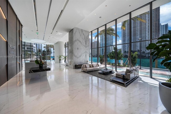 Building Photo - 300 Biscayne Boulevard Way