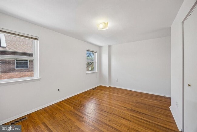 Building Photo - 517 S Randolph Ct