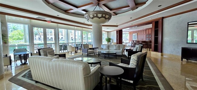 Building Photo - 347 N New River Dr E