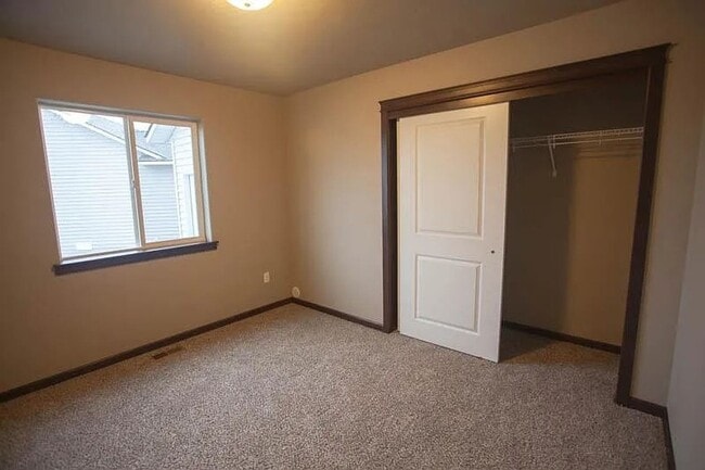Building Photo - For Rent – Beautiful 3 Bed, 2 Bath Home wi...