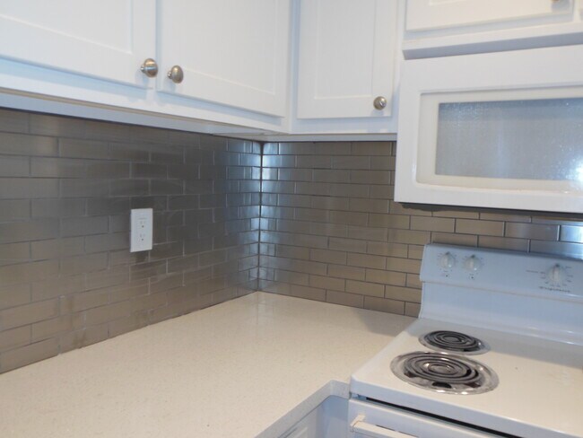 Building Photo - ONE BEDROOM ONE BATHROOM! WATERFRONT COMMUNITY!