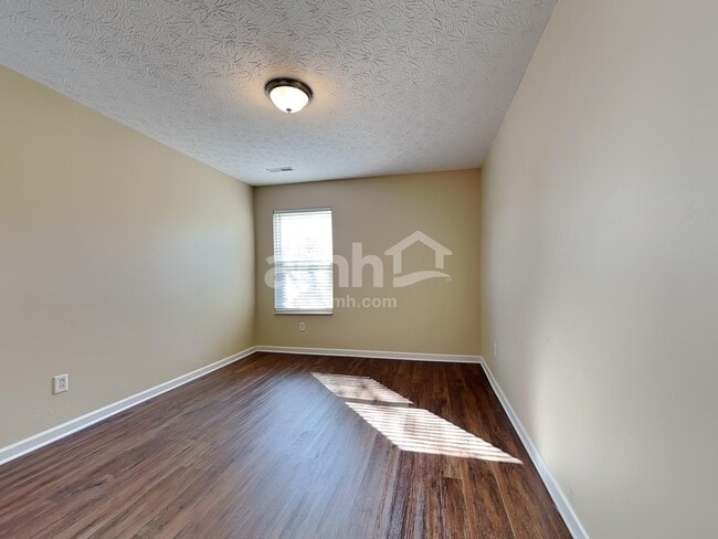 Building Photo - 552 Wildlife Ct