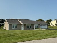 Building Photo - Stylish Ranch Home with Open Floor Plan in...